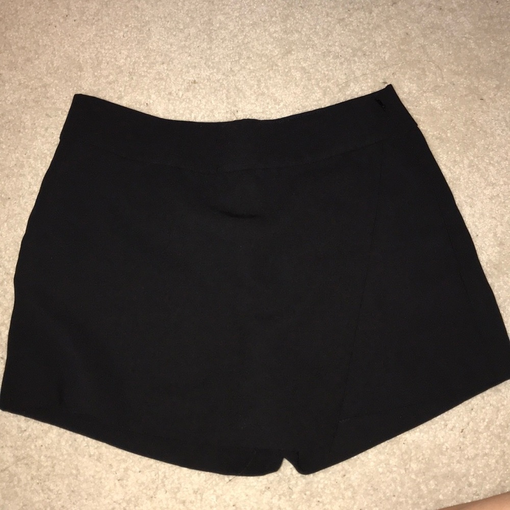 Asymmetric Black skort